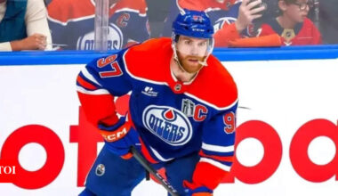 Connor McDavid reportedly chooses loyalty over speculation, standing firmly with Oilers teammates despite departure rumors | NHL News