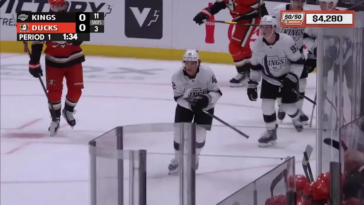 Cal Raleigh hits 60th HR, is 10th MLB player to reach mark