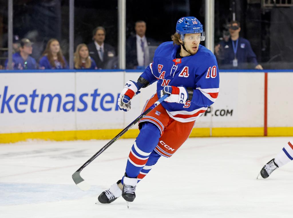 Artemi Panarin returns to Rangers practice after injury