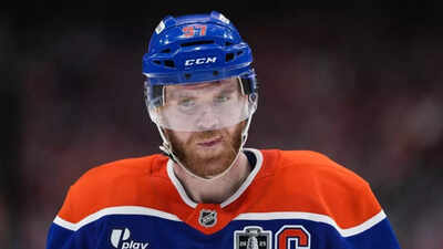 NHL star Connor McDavid of the Edmonton Oilers was spotted in the Sports Club Atelier custom design