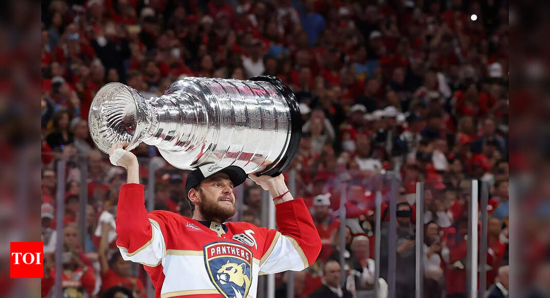 Florida Panthers captain Aleksander Barkov out for season after serious knee injury | NHL News