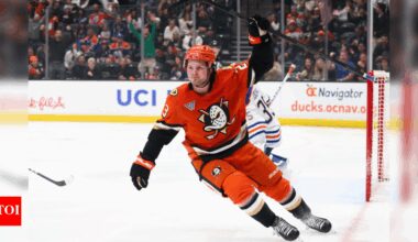 Anaheim Ducks lock down star center Mason McTavish with blockbuster six-year deal | NHL News