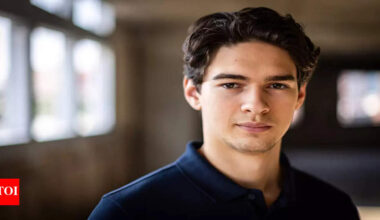 Detroit Red Wings rookie Carter Bear earning praise as Coach Todd McLellan labels him “Heck of a player” | NHL News