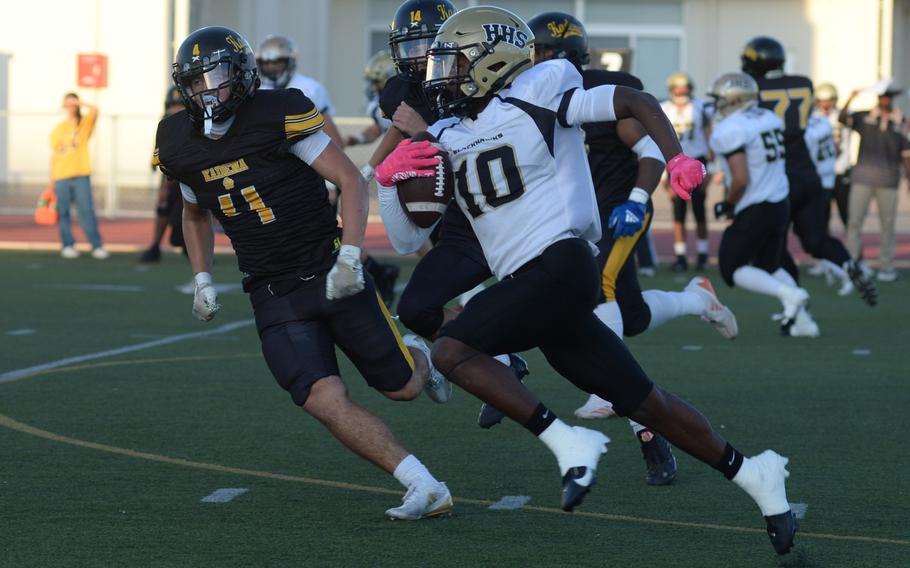 JoJo Brinkerhoff runs for a score.