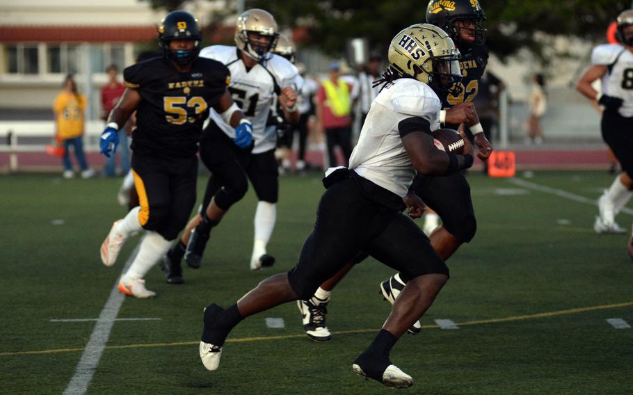 Joshua Canion runs with the ball.
