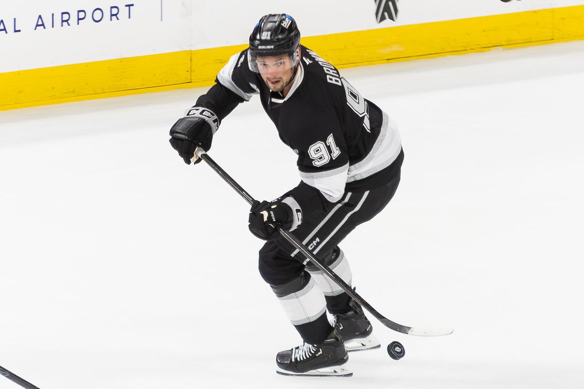 Los Angeles Kings center Logan Brown (91) looks to pass the puck during an NHL hockey game against the Anaheim Ducks, Sunday September 21, 2025 in Ontario, Calif.