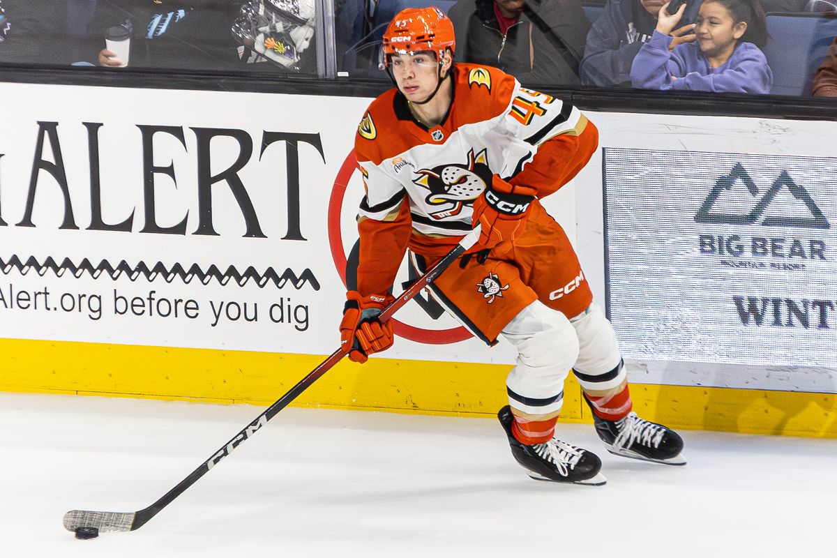 Anaheim Ducks right wing Beckett Sennecke (45) looks to pass the puck during an NHL hockey game against the Anaheim Ducks, Sunday September 21, 2025 in Ontario, Calif.