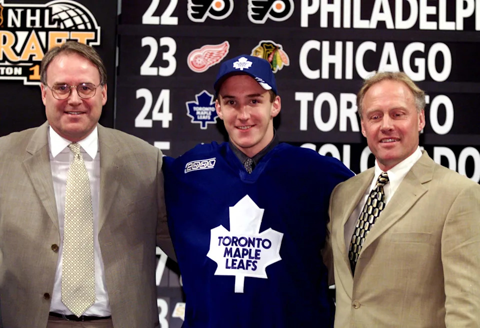 Luca Cereda of Switzerland, chosen by the Toronto Maple Leafs as their top draft pick in the 1999 National Hockey League entry draft, poses with Maple Leafs General Manager Ken Dryden (L) and Director of Player Development Anders Hedberg.