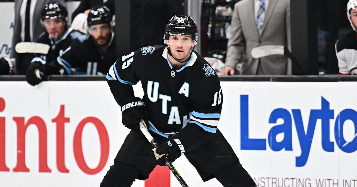 Utah Mammoth Alexander Kerfoot week-to-week with lower-body injury