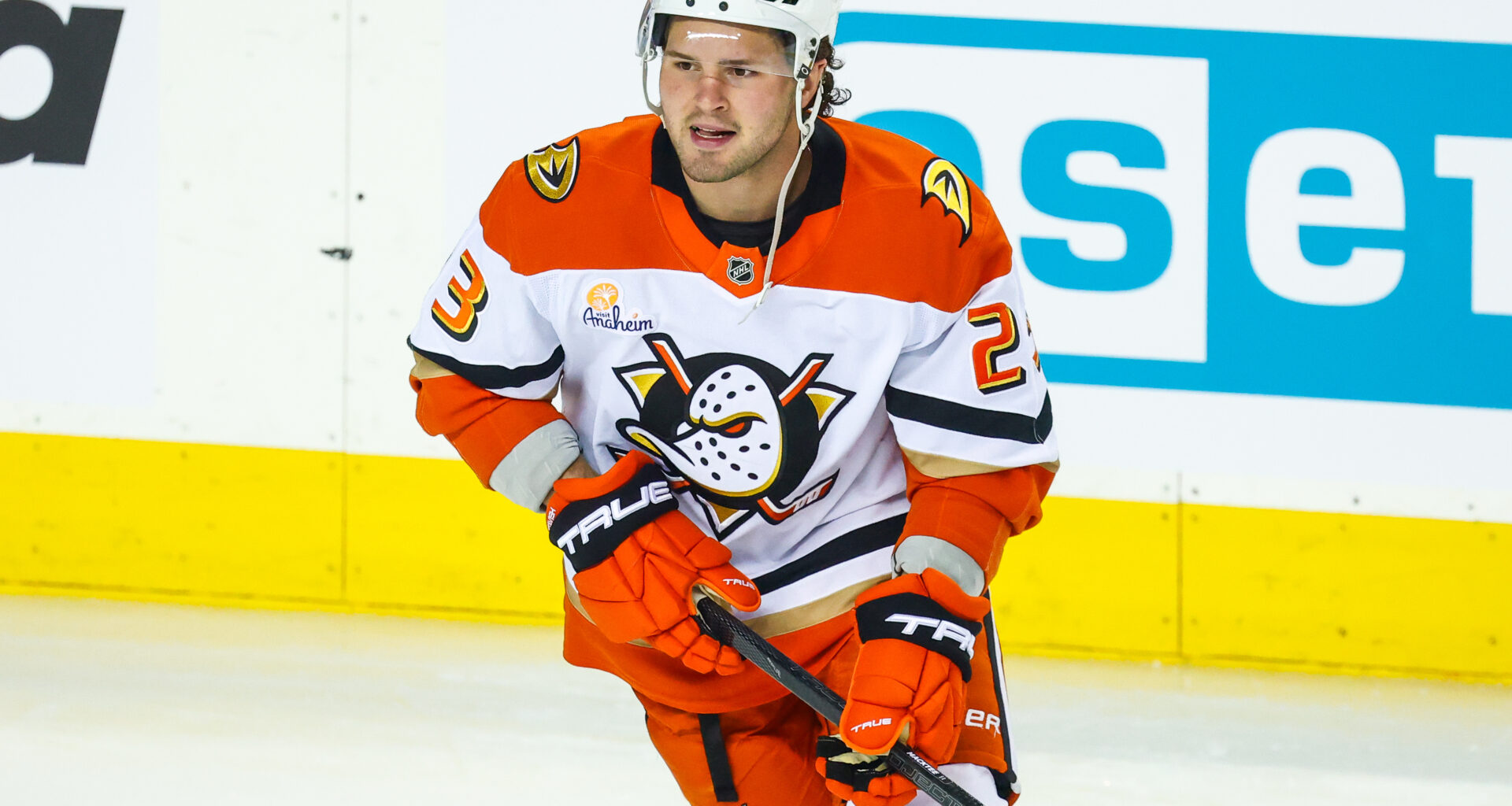 Rumour Swirls Mason McTavish Could Refuse to Attend Camp, Opening Door for Canadiens