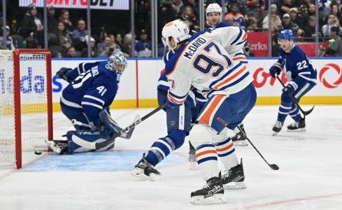 Edmonton Oilers forward Connor McDavid scores a goal against Toronto Maple Leafs goalie Anthony Stolarz