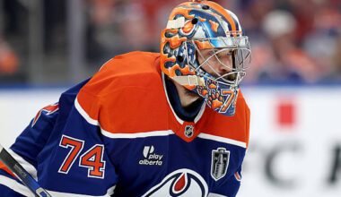 Edmonton Oilers goalie tandem gets bad news from top NHL analysts