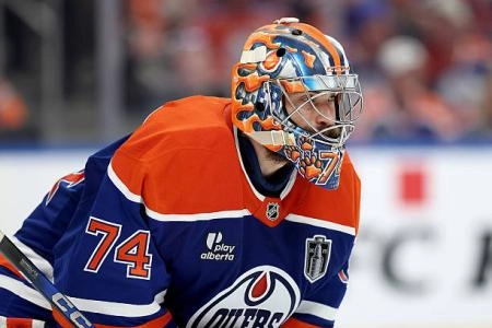Edmonton's Stuart Skinner tends net in 2025-26 Stanley Cup playoffs