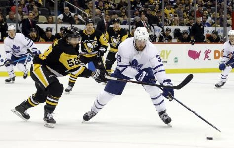Frederik Gauthier controls the puck against the Pittsburgh Penguins