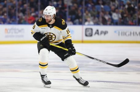 Apr 6, 2025; Buffalo, New York, USA; Boston Bruins center Pavel Zacha (18) looks for the puck during the first period against the Buffalo Sabres at KeyBank Center. Mandatory Credit: Timothy T. Ludwig-Imagn Images Apr 6, 2025; Buffalo, New York, USA; Boston Bruins center Pavel Zacha (18) looks for the puck during the first period against the Buffalo Sabres at KeyBank Center. Mandatory Credit: Timothy T. Ludwig-Imagn Images