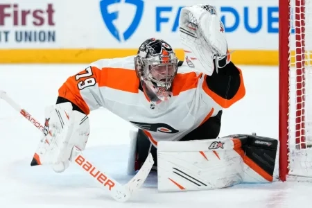 Former Flyers goaltender Carter Hart