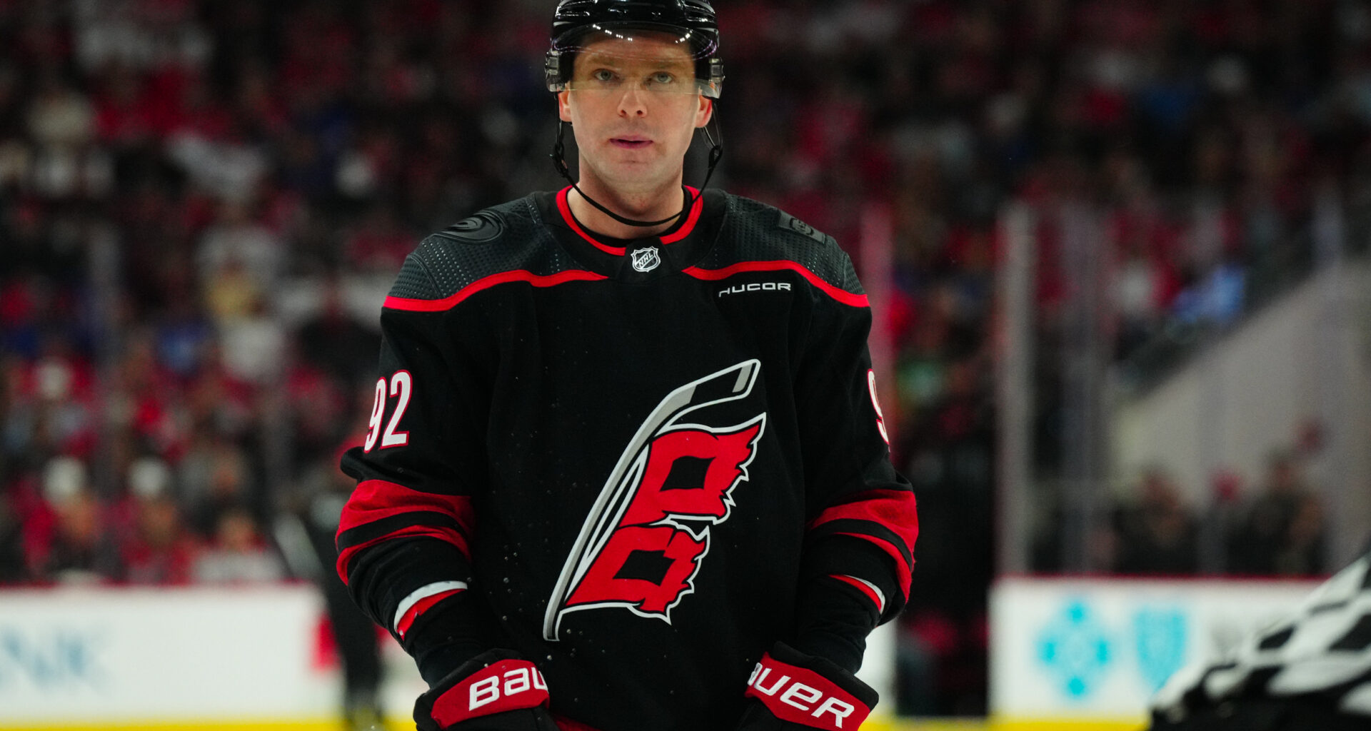 Canadiens Reportedly Reached Out to Evgeny Kuznetsov Before Opting for Joe Veleno