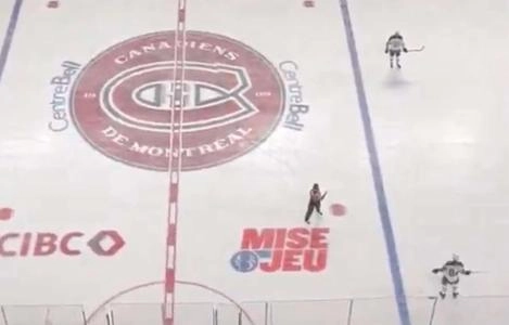 Photo of referee Amy Martin Photo of referee Amy Martin