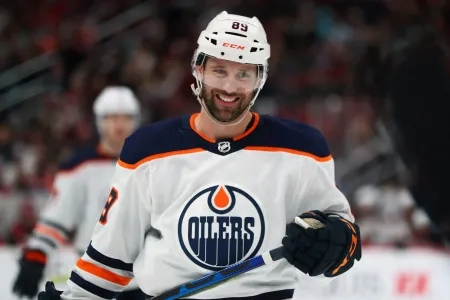 Oilers' Sam Gagner in game action against the rival Calgary Flames