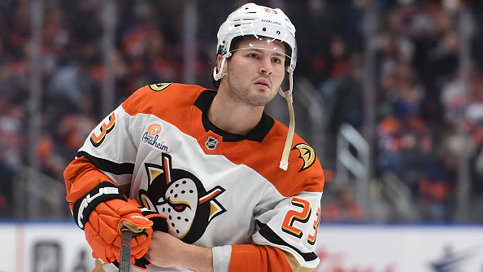 Insider Suggests Canucks May Have the Edge in Mason McTavish Trade Talks As Contract Standoff Contin