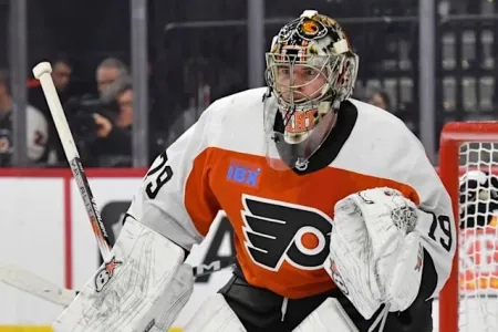 Carter Hart with the Philadelphia Flyers.