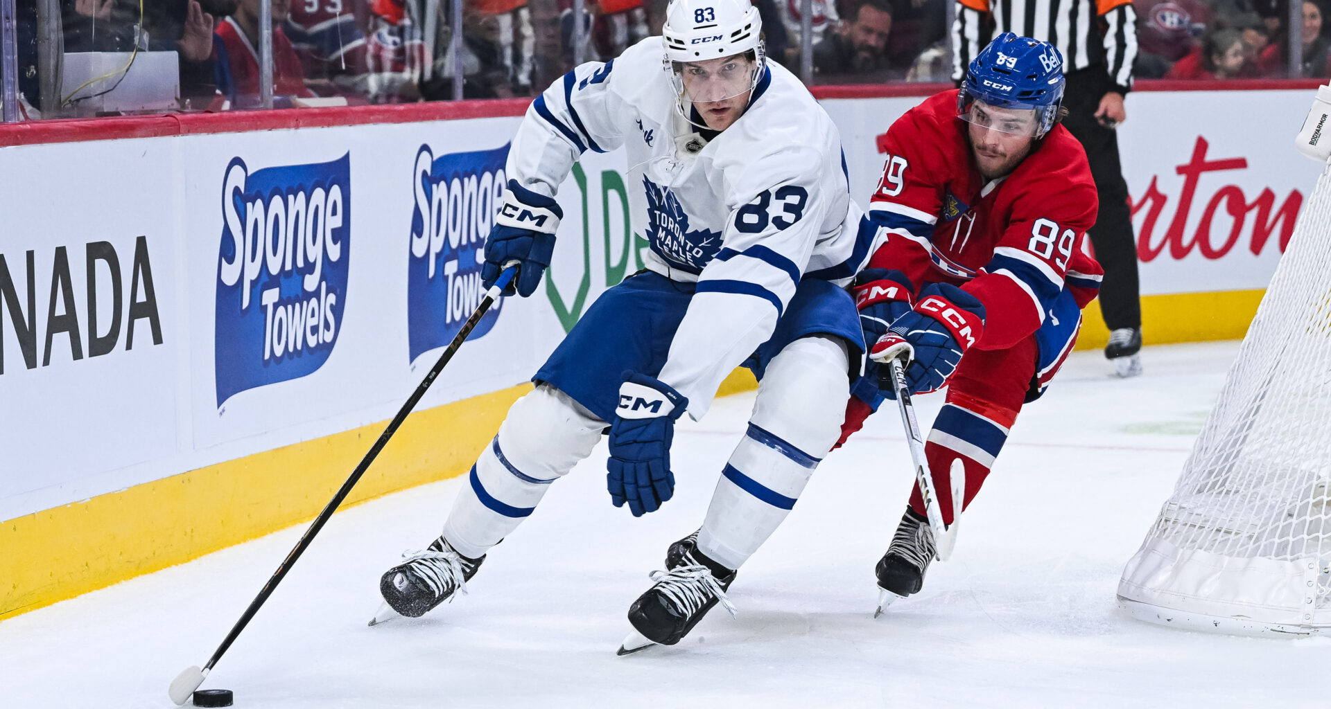 Maple Leafs Defenseman Leaves Game vs Canadiens With Upper-Body Injury