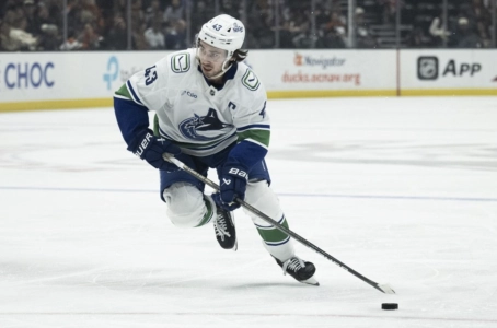 Vancouver Canucks veteran steps up in a big way#Hughes #Canucks #Captain #TrainingCamp #Rumours #Defensemen Vancouver Canucks veteran steps up in a big way#Hughes #Canucks #Captain #TrainingCamp #Rumours #Defensemen