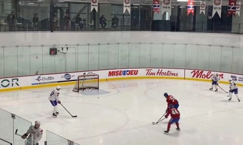 Photo of Patrik Laine and Canadiens players in Brossard