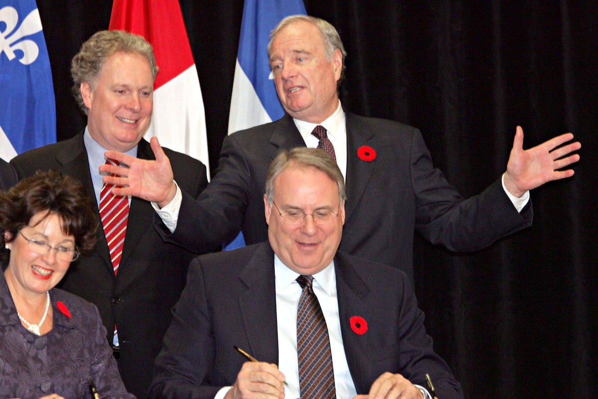Political world pays tribute to hockey great Ken Dryden’s public service