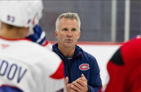 Photo of Canadiens coach Martin St-Louis Photo of Canadiens coach Martin St-Louis