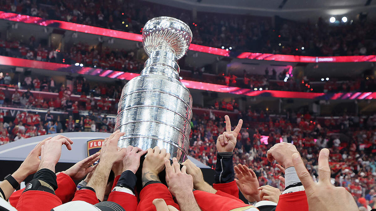 FL Panthers Celebrate Cup Wins TONIGHT... Fan-Fueled Fort Lauderdale Bash | NewsRadio WFLA