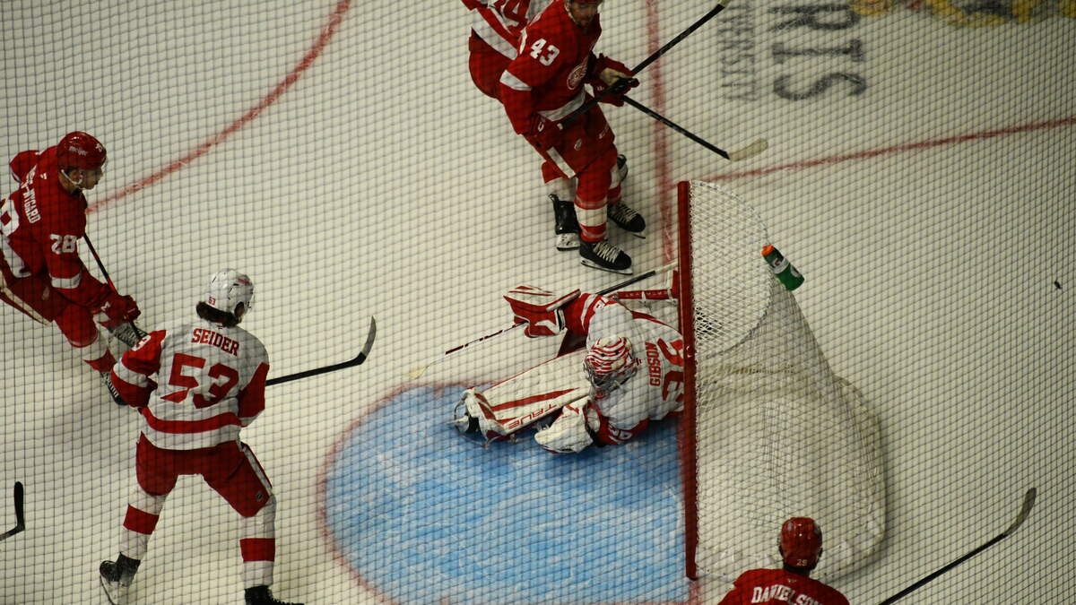 Red Wings, Griffins treat fans to exciting Red & White Game in Grand Rapids