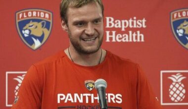 Florida captain Aleksander Barkov needs help getting off ice after apparent leg injury | National Sports