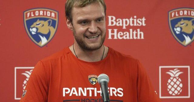 Florida captain Aleksander Barkov needs help getting off ice after apparent leg injury | National Sports