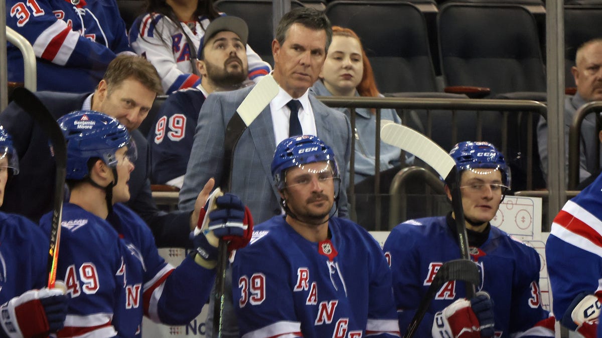 Nine new coaches under spotlight; Pens honor Bowman