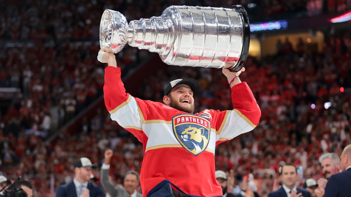 Panthers' Aleksander Barkov injury update after knee surgery