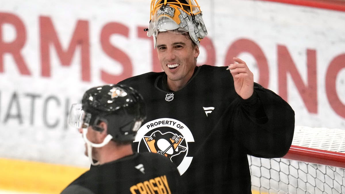 Penguins' Fleury takes final bow; Barkov likely out for season