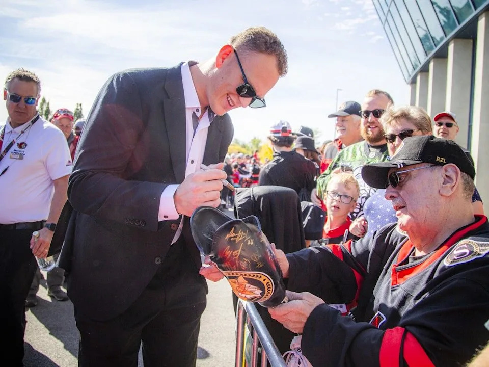 Brady Tkachuk signed John Kirk’s prosthetic leg on the red carpet Sunday afternoon.