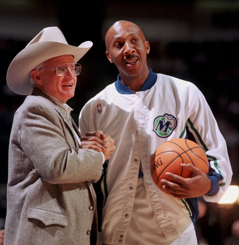 Donald Carter, ex-majority owner of the Dallas Mavericks, gets a warm greeting from Dallas...