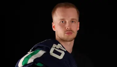 NHL News: Elias Pettersson's Canucks reportedly have no choice but to look within to fill big void on lineup