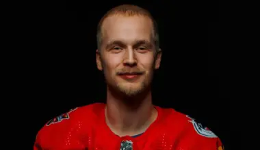 NHL News: Elias Pettersson reveals two-word message after Brock Boeser re-signed with Canucks after rocky season