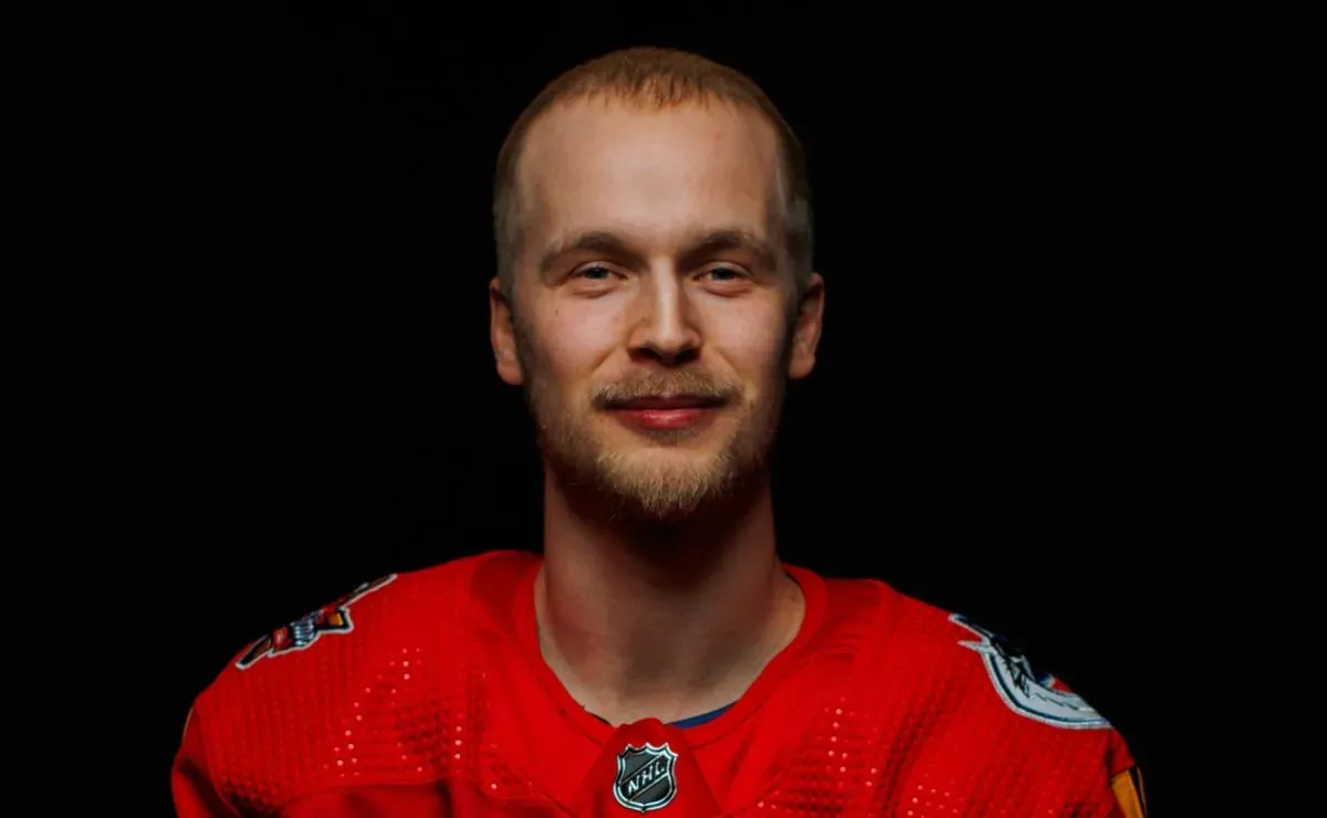 NHL News: Elias Pettersson reveals two-word message after Brock Boeser re-signed with Canucks after rocky season