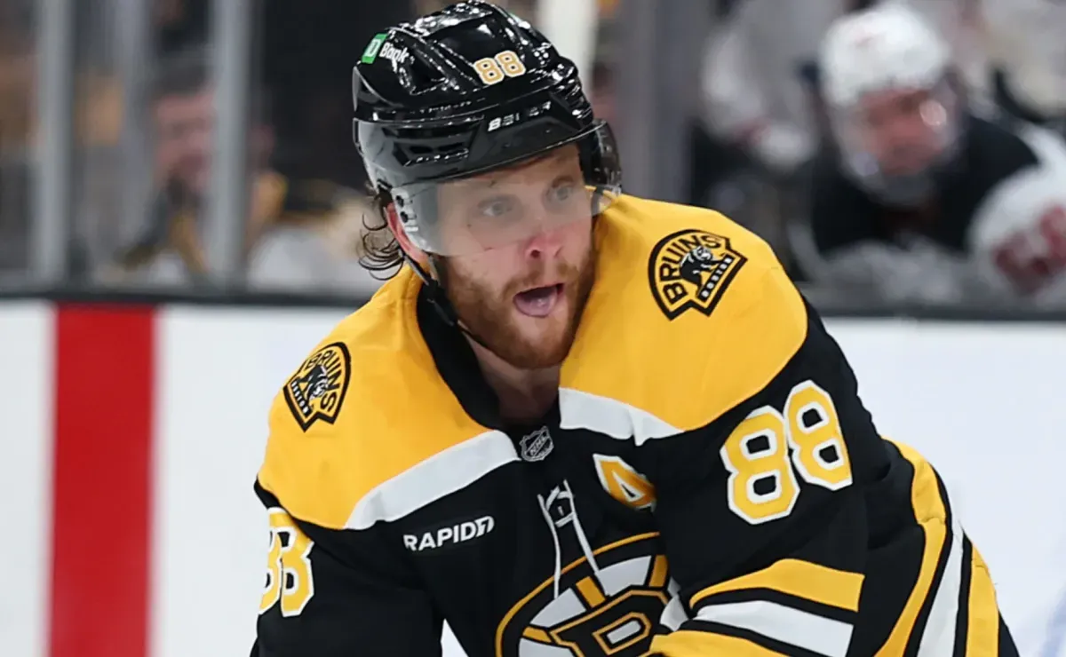 NHL News: Bruins' David Pastrnak makes clear statement on knee issue as training camp begins