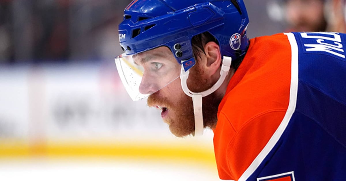 Stan Bowman speaks confidently on Connor McDavid negotiations at Edmonton Oilers media availabilities