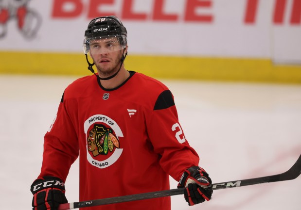 Left wing Andre Burakovsky (28) practices Thursday, Sept. 18, 2025, as the Chicago Blackhawks begin training camp at Fifth Third Arena. (Brian Cassella/Chicago Tribune)