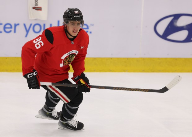Center Teuvo Teravainen (86) practices Thursday, Sept. 18, 2025, as the Chicago Blackhawks begin training camp at Fifth Third Arena. (Brian Cassella/Chicago Tribune)