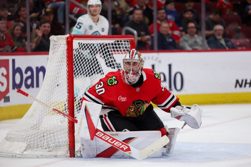 Chicago Blackhawks sign goalie to extension