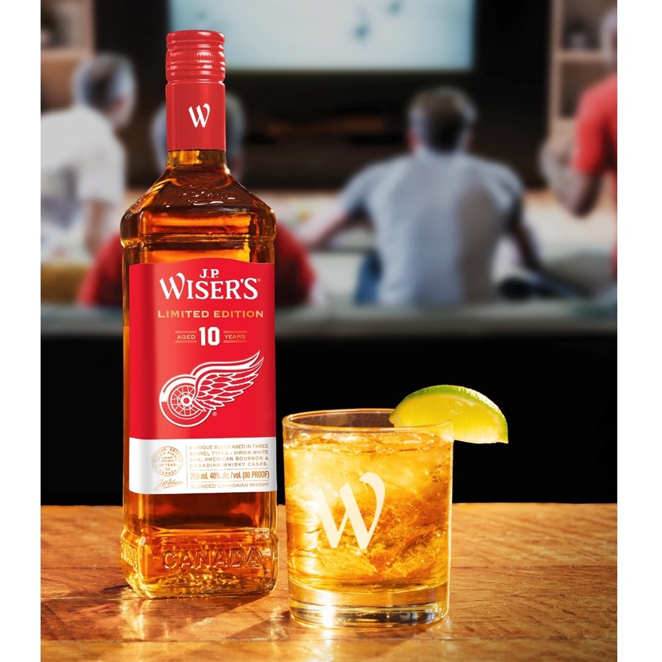 J.P. Wisers Hockeytown bottle with cocktail