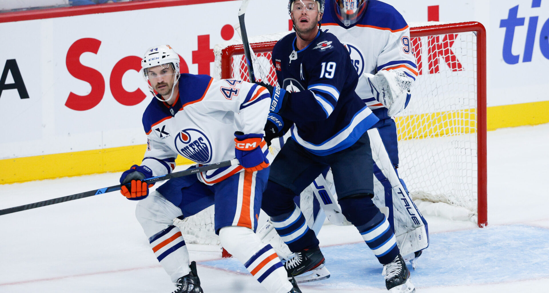 Jonathan Toews Looks Comfortable in Preseason & Winnipeg Jets Debut After 2-Season Hiatus - The Hockey Writers - Winnipeg Jets