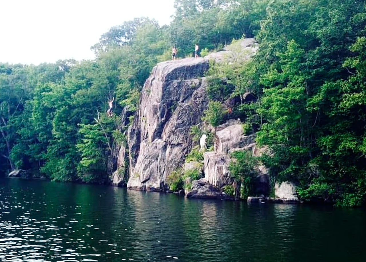 Injured cliff jumper rescued by off-duty NY State forest ranger